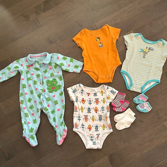 Baby Newborn Pyjamas Onesies, Socks, Sleep & Play, Infant Bodysuit 6M 9M 12M - Picture 1 of 17